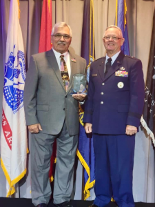 USAF retired Brigadier General Jim Mungenast presenting the prestigious Sam Hardman Award to Reverend Dr. Pat Polis for his longstanding commitment to veterans. Both Jim and Pat have also worked tirelessly on the East Tennessee Scholarship Committee for decades, ensuring East Tennessee’s finest students receive scholarships to attend The University of Alabama.